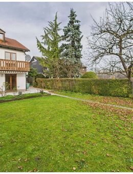 EINE HÄLFTE MIT VIEL GARTEN - Gepflegte und sofort bezugsfreie Doppelhaushälfte in Germering - Germering