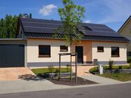 Grundstücks-Preis inkl.! 5 Zimmer auf einer Ebene, u.a.m. FBH, L-W-Wärmepumpe, Ton-Dachsteine, etc. - Leipzig