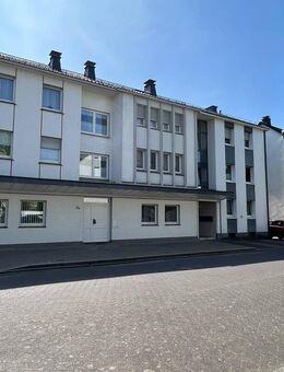 Gesellige Mitbewohnerin im "besten Alter" gesucht: Erdgeschosswohnung mit nutzbarem Außenbereich in Arnsberg-Hüsten - Arnsberg