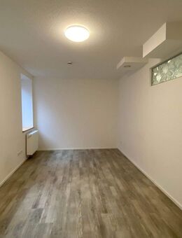 Zimmer in 3-er (Frauen-)WG zu vermieten (Zimmer 5.3)! - Schwäbisch Hall