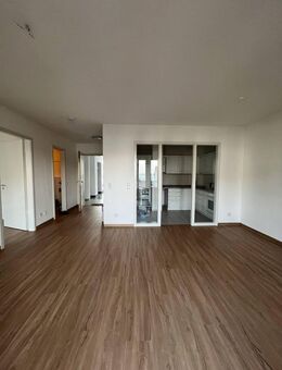 Provisionsfreie 2-Raumwohnung im Zentrum von Riesa mit Balkon, Einbauküche und Tiefgaragenstellplatz zu vermieten !!! - Riesa
