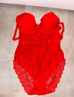 Roter Body sexy - Roth (Landkreis Altenkirchen (Westerwald))