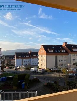 Sonniges 1 Zimmer Appartement mit Einbauküche und Balkon mit traumhaften Blick auf Niedernhausen !!! - Niedernhausen