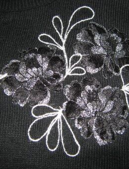 NEUw * Edel * ausgefallen * Original VINTAGE * Blüten * Blumen * Flower- Power * Glitzer Stickerei * Fein- Strick- Pullover "Oyster" Gr. 38- 40/ S- M * schwarz * weiß * silber * - Riedlingen