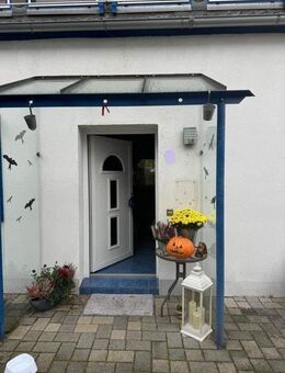 # Sofort einziehen! Ein 1-FH mit 2 Eingängen, Doppelcarport, 4 Einstellplätze, Garten u. eine vermietete DHH m. zwei Wohnungen u. 2 Einstellplätze - Braunschweig