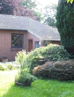 Leben auf 2 Ebenen mit Park-Styled Garten - Norderstedt