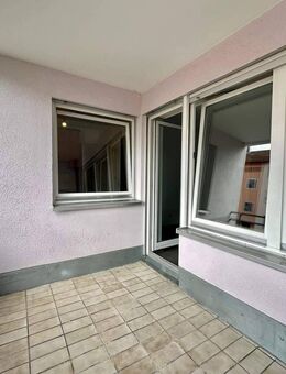 N-Röthenbach ~ Renovierte 2-Zimmer Wohnung mit Loggia in Top Lage! ~ EBK ~ Tiefgarage, Aufzug uvm. - Nürnberg