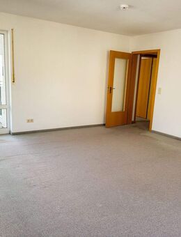 Attraktive 3 Zimmer-Wohnung mit Tiefgaragenstellplatz in Würzbug in Grombühl - Würzburg
