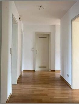 Große, helle 4-Zimmer-Wohnung im 1.OG mit Balkon zentral in Achern - Achern