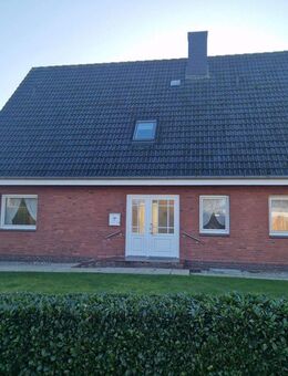 Großzügige Immobilie auf schönem Grundstück mit Weitblick in Schwesing - Schwesing