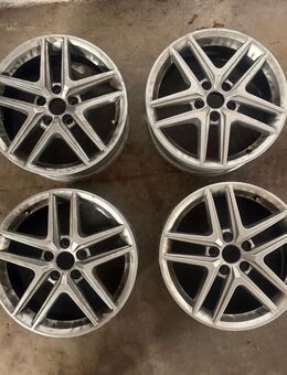 17 Zoll Originale Audi Felgen zu Verkaufen - Riederich
