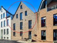 Beste Husumer Altstadtlage, kurzfristig verfügbar: Wohneigentum plus Mieteinnahmen. - Husum (Schleswig-Holstein)