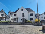 Niederzeuzheim: Gepflegtes Einfamilienhaus mit Nebengebäude, Carport und Garten - Hadamar