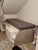Halbhohes Bett mit Matratze und Lattenrost in 33611