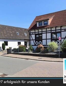 Ein Konzept - Zwei Einfamilienhäuser auf einem Grundstück - Springe