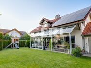 Stylisches Einfamilienhaus mit gepflegtem Garten und Doppelgarage - Kirchroth