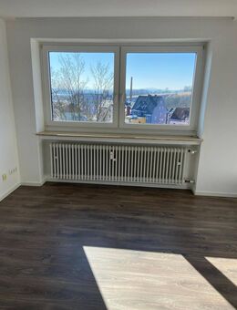 Ideal für Singles oder Paare: Gemütliche 2-Zimmer-Wohnung (ca. 59,42 m², 4. OG) mit sonniger Loggia in Selb-Plößberg - Selb