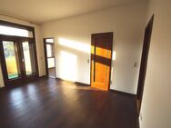 Charmante, gepflegte 2,5 Zimmer-Altbau-Wohnung mit Loggia im Stadtgebiet von Coburg - Coburg