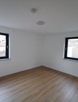 Schönes WohnGemeinschafts-Zimmer (Wohngemeinschaft mit 3 Wohneinheiten insgesamt) in Ellhofen - Ellhofen