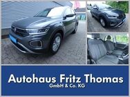 VW T-Roc, 2.0 TDI Life, Jahr 2023 - Celle