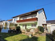 Großzügiges "Mehr-Generationen-Haus" in ruhiger Lage! Mit Wintergarten und zwei Garagen! - Waiblingen