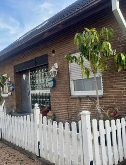 Freistehendes Zweifamilienhaus mit Wintergarten, Sauna, Garage und Balkon in guter Wohnlage. - Datteln