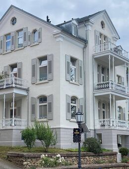 Große Wohnung in herrschaftlicher Villa (OG), zentral in Badenweiler, Aufzug, 3 Balkone, nach Absprache frei - Badenweiler