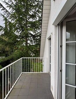 elvirA! Neuried, sehr attraktive 3,5 Zimmer-Maisonette-Wohnung mit zwei Balkonen - Neuried (Bayern)