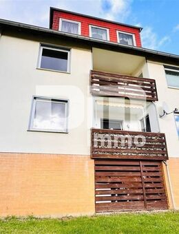 Modernisiertes Dreifamilienhaus + 2 Garagen in idyllischer Lage / großes Grundstück / Panoramablick - Duingen