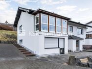 Zweifamilienhaus mit vielseitigen Nutzungsmöglichkeiten -Obergeschosswohnung sofort beziehbar! - Ruppichteroth