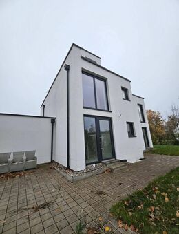 Familienfreundlicher Luxus in München-Gräfelfing: Architektonisch hochwertig, gemütlich-Dachterrasse - Gräfelfing