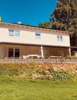 Modernes Wohnhaus mit Einliegerwohnung und großem Grundstück in gefragter Lage von Pegnitz - Pegnitz