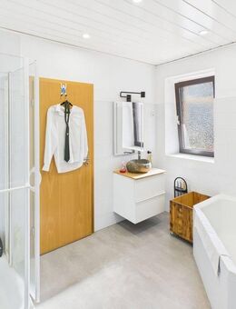 Modernisiertes Familienidyll in Oberöfflingen - 5ZKB mit stilvollen Bädern, offener Küche & Dachterrasse bei Wittlich - Oberöfflingen