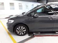 VW Touran, 2.0 TDI Active Li, Jahr 2023 - Wackersdorf