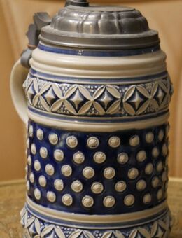 Bierkrug mit Zinndeckel , Gerz - Jahreskrug Limität 1990 , Westerwald 1730 , Höhe 23,5cm - Görlitz