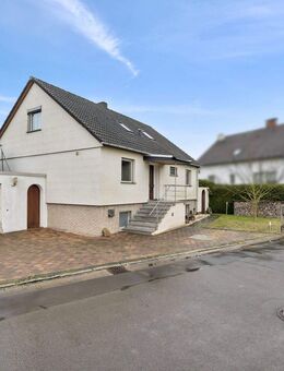Freistehendes Einfamilienhaus auf tollem Grundstück in Rinteln - Rinteln