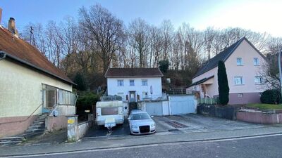 1 FH mit begehbarer Felsenhöhle (Bunker) und tollem Gartenplateau in Bübingen