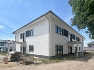 Erstbezug - Energieeffiziente 3-Raumwohnung im Erdgeschoss mit Stellplatz und 2 Bädern in Krondorf - Bitterfeld-Wolfen