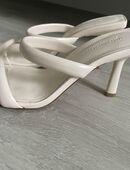 Hübsche Absatzschuhe in weiß Größe 37 in 65193