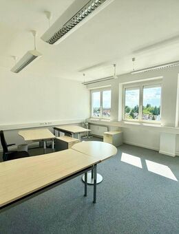 Modernisierte und helle 2,5-Zimmer-Wohnung mit Sonnenbalkon zum Wohlfühlen, neue Böden & Bad! - Bogen
