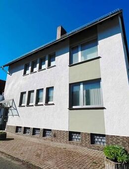 Zwei Häuser/ eine Gewerbehalle/ Garagenanlage & Büroeinheit zum Kauf - Lohfelden