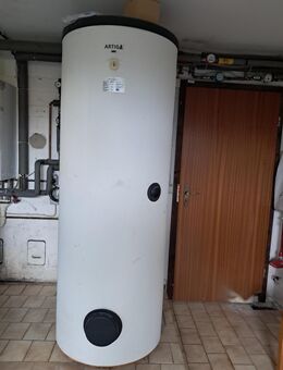 Propangasbrennwerttherme und Solarwarmwasserspeicher 500 Liter - Aerzen