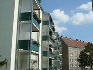 3-Zimmer-Wohnung mit neuer Einbauküche und Kaminofen im 1.OG mit Balkon, - Flöha Zentrum