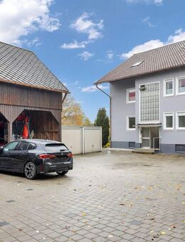 Renovierte große 4-Zimmer Erdgeschosswohnung mit Balkon, Garage und Garten in Neunkirchen - Weiden (Oberpfalz)