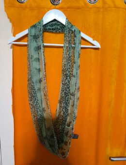 Türkis Blauer Rosen / Leoparden Style Tuch - Neumünster