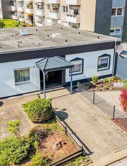 sanierungsbedürftige Bungalow-Hälfte in Eigentümergemeinschaft mit Garten in Heiligenhaus Unterilp - Heiligenhaus