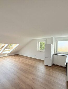 Moderne 2,5-Zimmer-Dachgeschosswohnung mit Einbauküche und Top-Lage in Esslingen - Esslingen (Neckar)