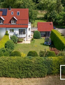 Sofort bezugsfertig! Energieeffiziente Doppelhaushälfte mit großem Garten, Doppelgarage und ELW - Betzenstein
