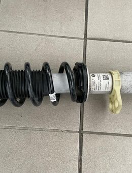BMW M5 F90 FEDERBEIN STOSSDÄMPFER LINKS FRONT LEFT 7856893 EDC - Seelze Zentrum