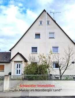 Doppelhaushälfte mit Stadtgarten, 2 Garagen und Nebengebäuden, zentral gelegen in Lauf - Lauf (Pegnitz)